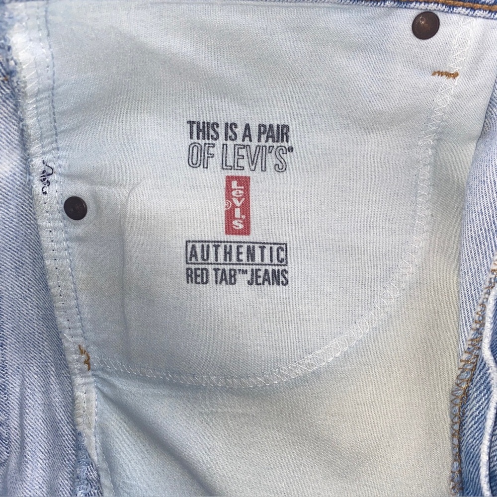 Vintage Levis 550 Relaxed Jeans
Light Blue Faded Denim
Made‎ USA 90s - Picture 11 of 14